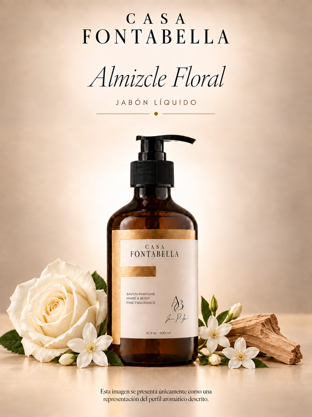 Jabón Almizcle Floral de Casa Fontabella, botella ámbar de 500 ml junto a los elementos de su aroma: Flores blancas suaves y fondo almizclado limpio.