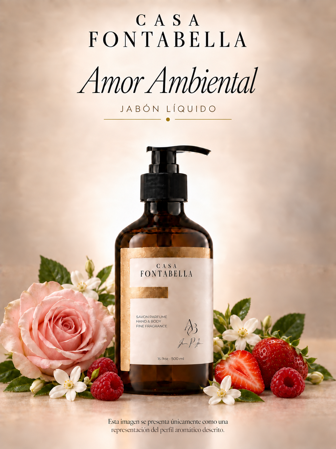 Jabón Amor Ambiental de Casa Fontabella, botella ámbar de 500 ml junto a los elementos de su aroma: Flores blancas, vainilla y base almizclada suave.