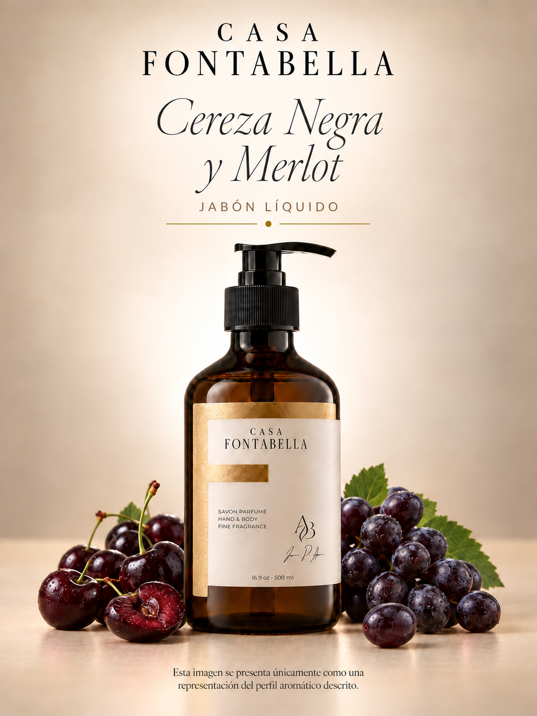 Jabón Cereza Negra y Merlot de Casa Fontabella, botella ámbar de 500 ml junto a los elementos de su aroma: Cereza negra, vino tinto y fondo amaderado suave.