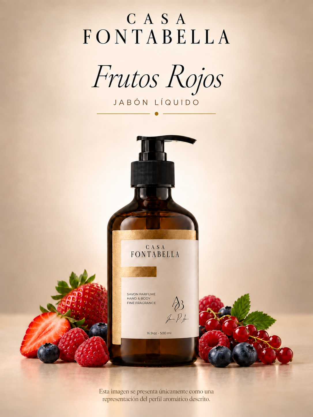 Jabón Frutos Rojos de Casa Fontabella, botella ámbar de 500 ml junto a los elementos de su aroma: Mora, fresa y frambuesa con hoja verde de fondo.