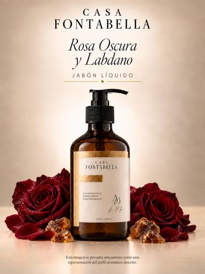 Jabón Rosa Oscura y Labdano de Casa Fontabella, botella ámbar de 500 ml junto a los elementos de su aroma: Rosa oscura, especias y fondo resinoso de labdano.