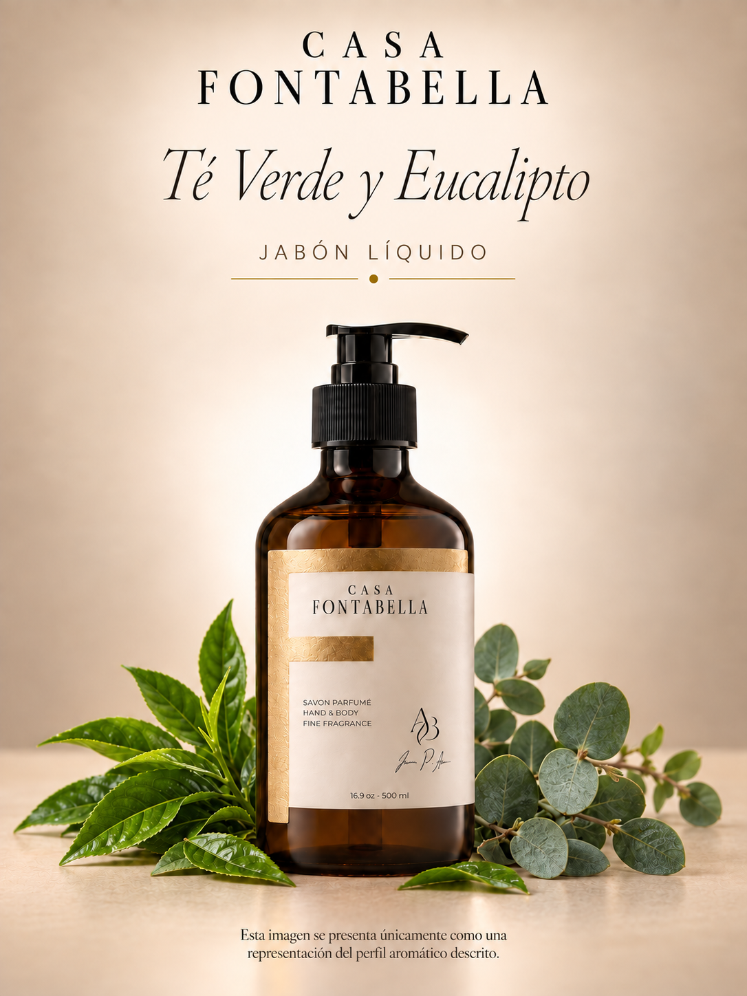 Jabón Té Verde y Eucalipto de Casa Fontabella, botella ámbar de 500 ml junto a los elementos de su aroma: Te verde, eucalipto y un toque de menta fresca.