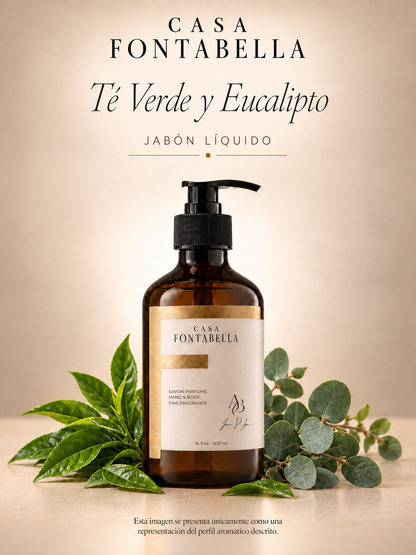 Jabón Té Verde y Eucalipto de Casa Fontabella, botella ámbar de 500 ml junto a los elementos de su aroma: Te verde, eucalipto y un toque de menta fresca.